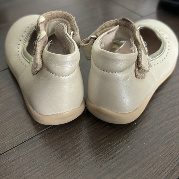 Beige baby girl shoes with straps - Picture 3 of 6